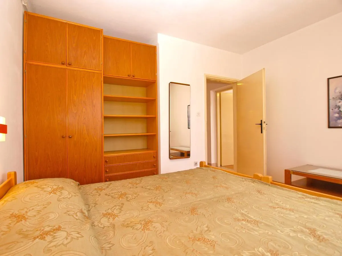 Apartment Giovanna 1557 Banjole 0*,