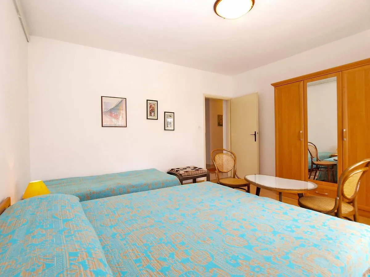 Apartment Giovanna 1557 Banjole Croatia